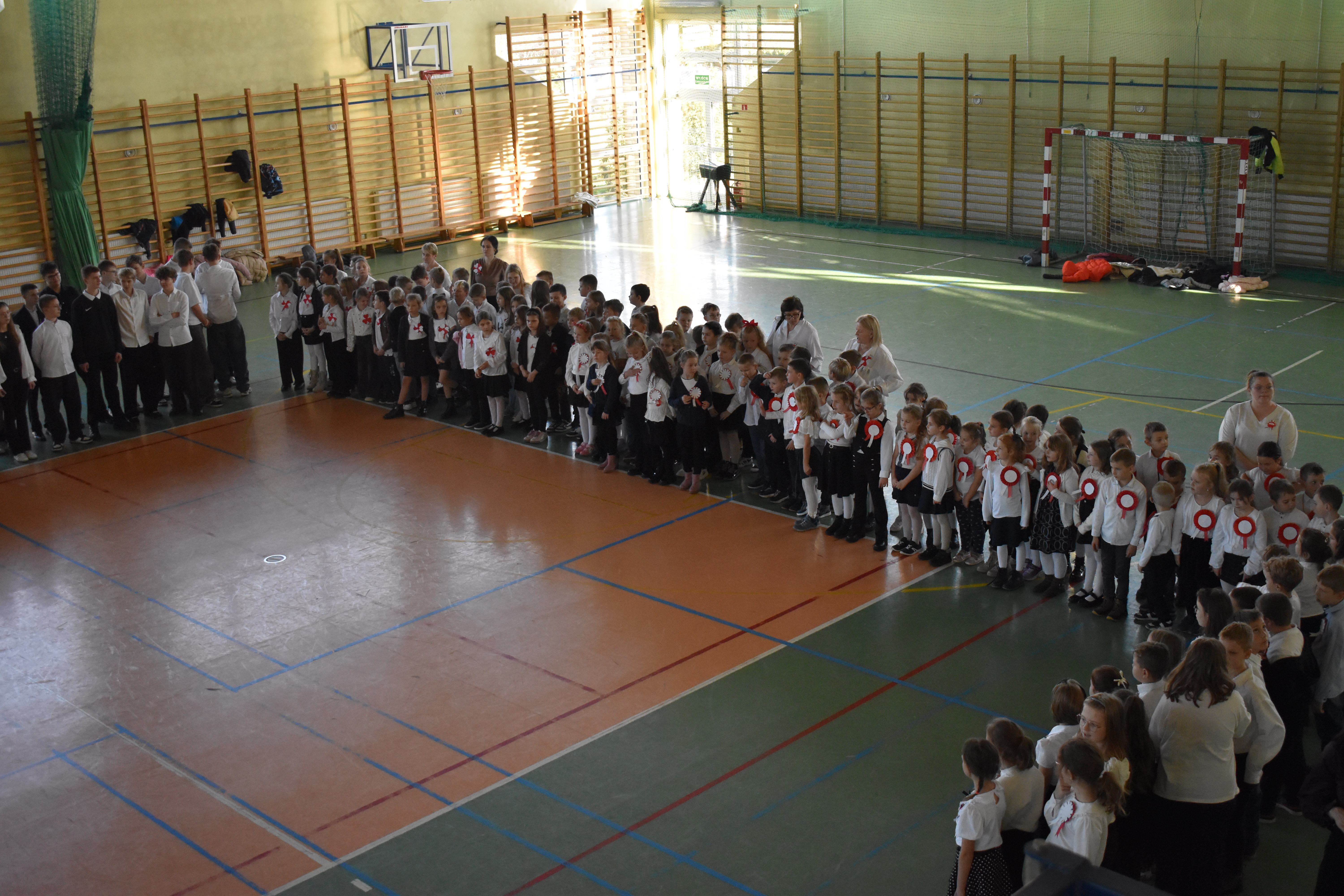 Szkoła do hymnu - Wspólne odśpiewanie ''Mazurka Dąbrowskiego''